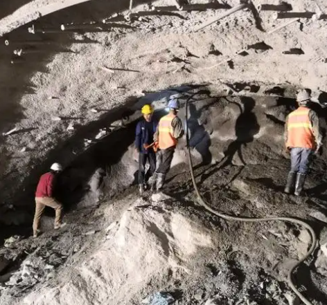 蒙自拱顶带模注浆料的施工流程及注意事项